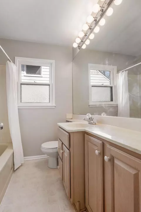 2750 Brandon St, Flint, MI 48503 photo 8