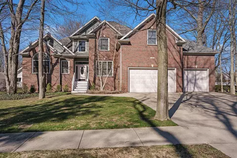 49 Streamwood Dr, South Haven, MI 49090
