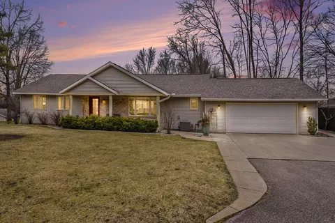 3624 Bay View Dr, Allegan, MI 49010