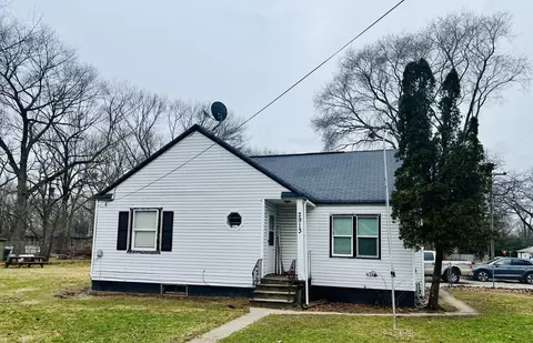 2913 Huizenga St, Norton Shores, MI 49444