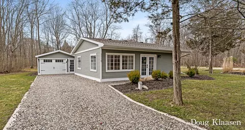 1110 Golfmere Ave, South Haven, MI 49090