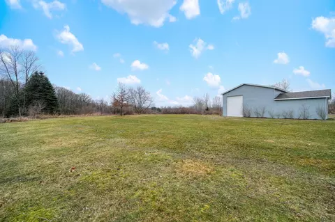 Exterior - 8201 Deblinsue Ln, Jackson, MI 49201 photo 20 of 40