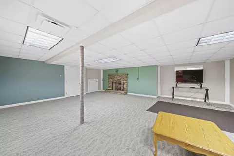 Living - 8201 Deblinsue Ln, Jackson, MI 49201 photo 8 of 8
