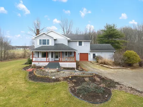 Exterior - 8201 Deblinsue Ln, Jackson, MI 49201 photo 4 of 40