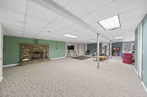Living - 8201 Deblinsue Ln, Jackson, MI 49201 photo 6 of 8