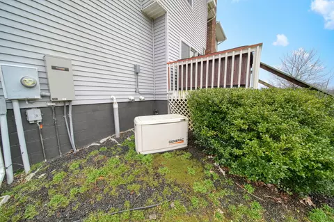Exterior - 8201 Deblinsue Ln, Jackson, MI 49201 photo 16 of 40