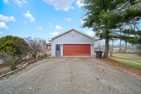 Exterior - 8201 Deblinsue Ln, Jackson, MI 49201 photo 11 of 40
