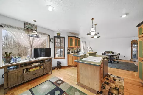 Kitchen - 8201 Deblinsue Ln, Jackson, MI 49201 photo 2 of 4