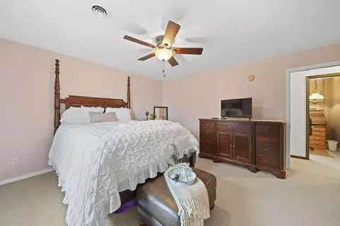 Bedroom - 8201 Deblinsue Ln, Jackson, MI 49201 photo 7 of 9