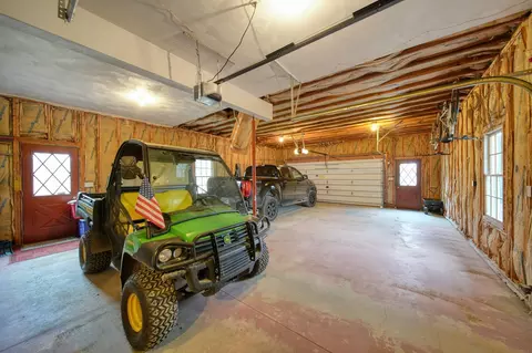 Exterior - 8201 Deblinsue Ln, Jackson, MI 49201 photo 10 of 40