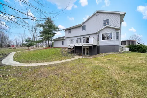 Exterior - 8201 Deblinsue Ln, Jackson, MI 49201 photo 14 of 40