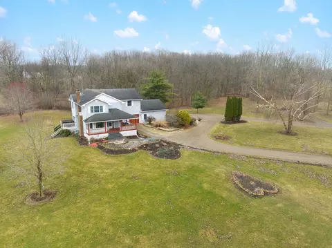 Exterior - 8201 Deblinsue Ln, Jackson, MI 49201 photo 2 of 40