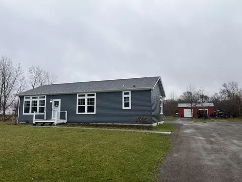 710 Snedeker Rd N, Webberville, MI 48892