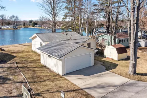 9270 Birch Isle Rd, Farwell, MI 48622