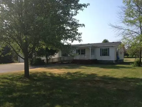 5786 E Gresham Hwy, Potterville, MI 48876