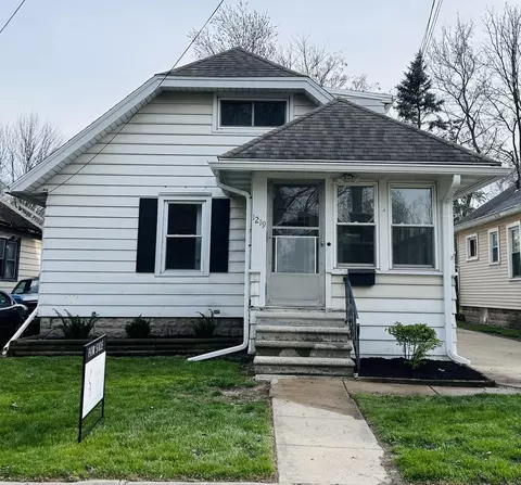 1219 W Barnes Ave, Lansing, MI 48910