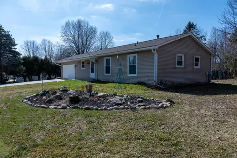 605 Donna Dr, Clinton, MI 49236