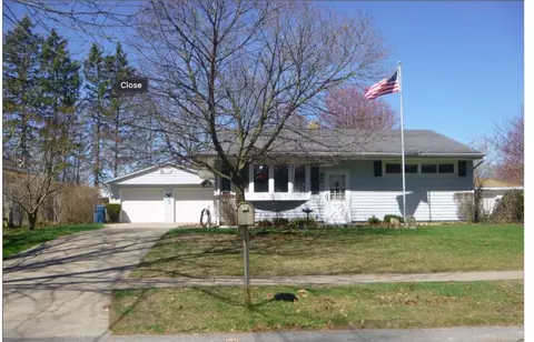 4865 Burgis Ave SE, Kentwood, MI 49508