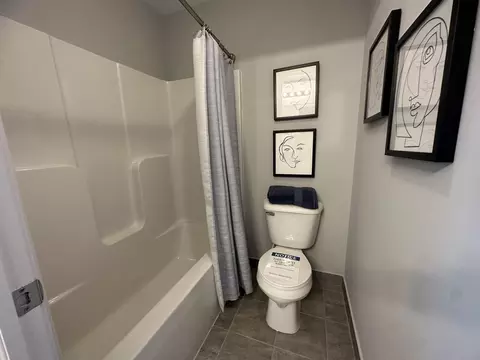 Bath - 38430 Summit Dr, Romulus, MI 48174 photo 5 of 6