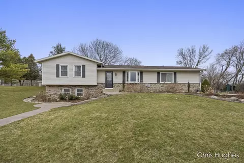 6350 Dunbarton St SE, Ada, MI 49301