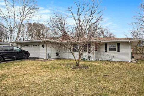 23 S New Moon Ter, Springfield, MI 49037