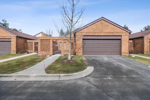 3925 Ridgmaar Sq, Ann Arbor, MI 48105