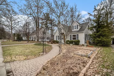 1418 Iroquois Pl, Ann Arbor, MI 48104