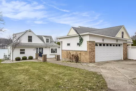 Exterior - 238 E Gull Lake Dr, Augusta, MI 49012 photo 3 of 14