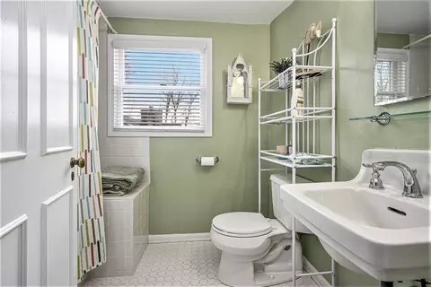 Bath - 238 E Gull Lake Dr, Augusta, MI 49012 photo 2 of 3