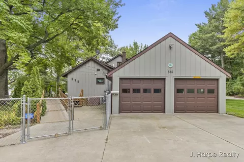 535 Seminole Rd, Norton Shores, MI 49444