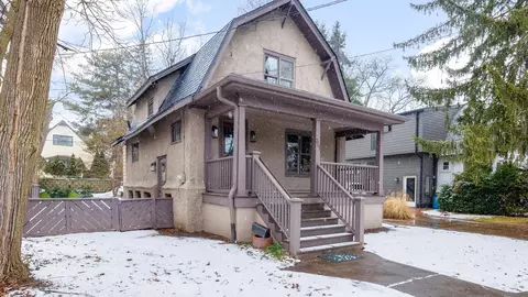 301 Maple Ridge Rdg, Ann Arbor, MI 48103