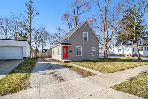 22 E Oak St, Fremont, MI 49412