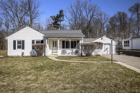 510 N Drive Dr W, Marshall, MI 49068