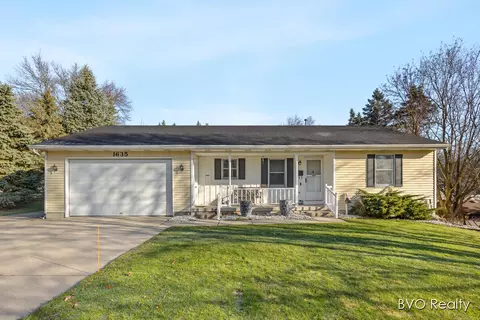 1635 Waldorf St NW, Walker, MI 49544