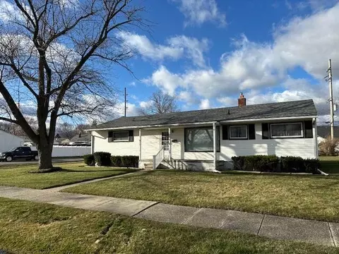 31954 Elmwood St, Garden City, MI 48135