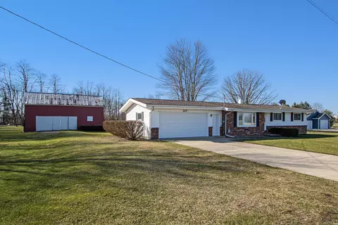 317 W Maple St, Climax, MI 49034 photo 2