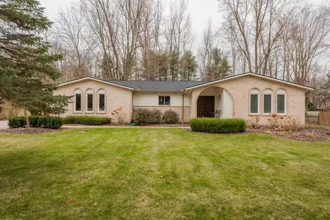 1852 Kingston Dr, Pinckney, MI 48169