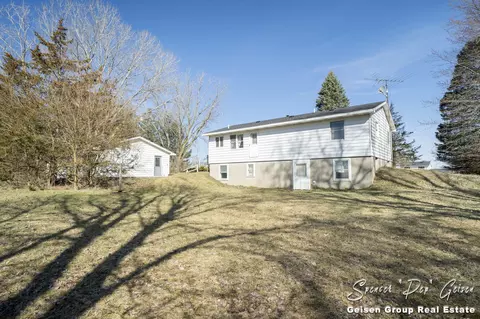 Exterior - 11185 E Colby Rd, Crystal, MI 48818 photo 12 of 18