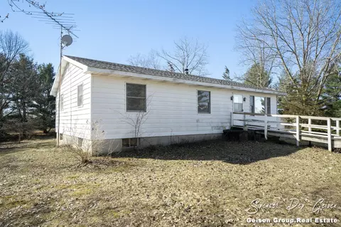 Exterior - 11185 E Colby Rd, Crystal, MI 48818 photo 4 of 18