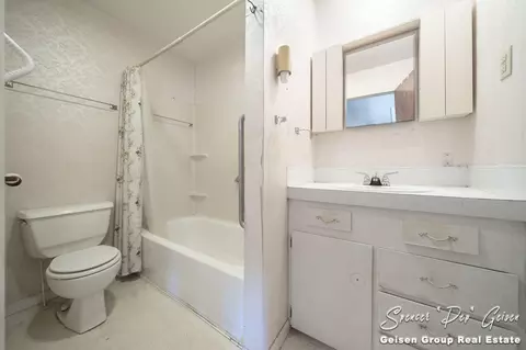 Bath - 11185 E Colby Rd, Crystal, MI 48818 photo 1 of 2