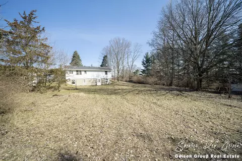 Exterior - 11185 E Colby Rd, Crystal, MI 48818 photo 15 of 18