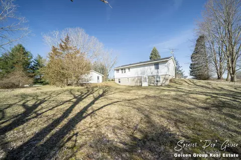 Exterior - 11185 E Colby Rd, Crystal, MI 48818 photo 13 of 18