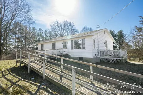 Exterior - 11185 E Colby Rd, Crystal, MI 48818 photo 3 of 18