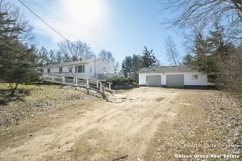Exterior - 11185 E Colby Rd, Crystal, MI 48818 photo 1 of 18