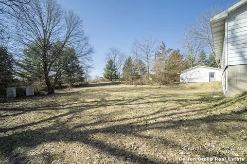 Exterior - 11185 E Colby Rd, Crystal, MI 48818 photo 10 of 18