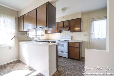 Kitchen - 11185 E Colby Rd, Crystal, MI 48818 photo 2 of 7