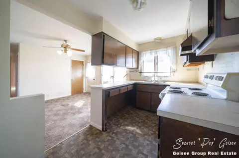 Kitchen - 11185 E Colby Rd, Crystal, MI 48818 photo 4 of 7