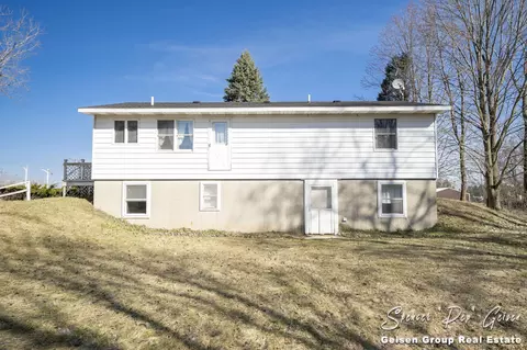 Exterior - 11185 E Colby Rd, Crystal, MI 48818 photo 16 of 18