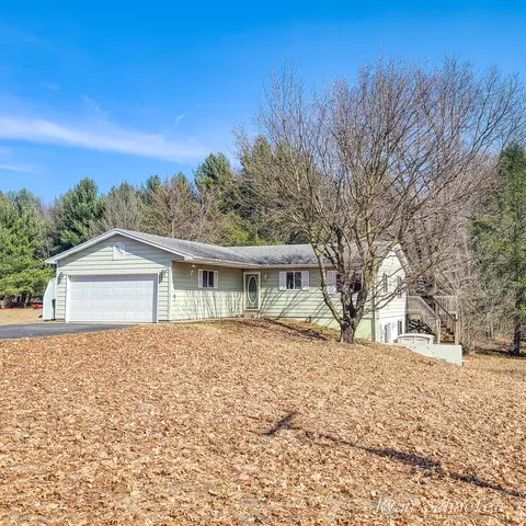 2417 S Greenville Rd, Greenville, MI 48838