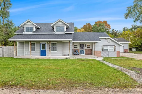 806 N Edgewood St, Greenville, MI 48838